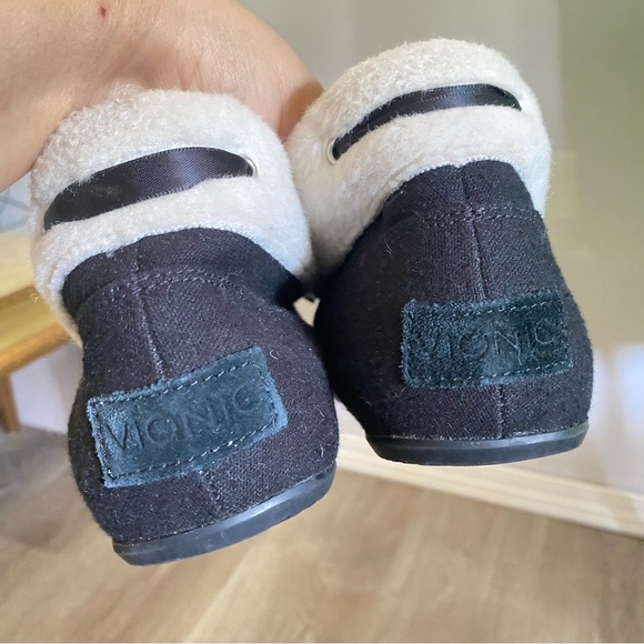 Vionic Black and Cream Women's Slippers - Picture 5 of 8